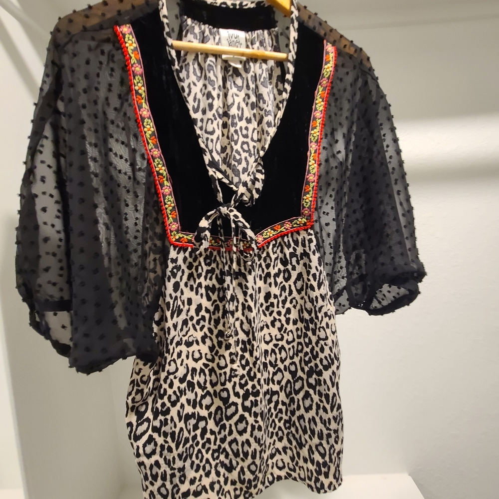 Women's - Ivy Jane Batwing Velvet Embroidered Animal Print Blouse, Size S